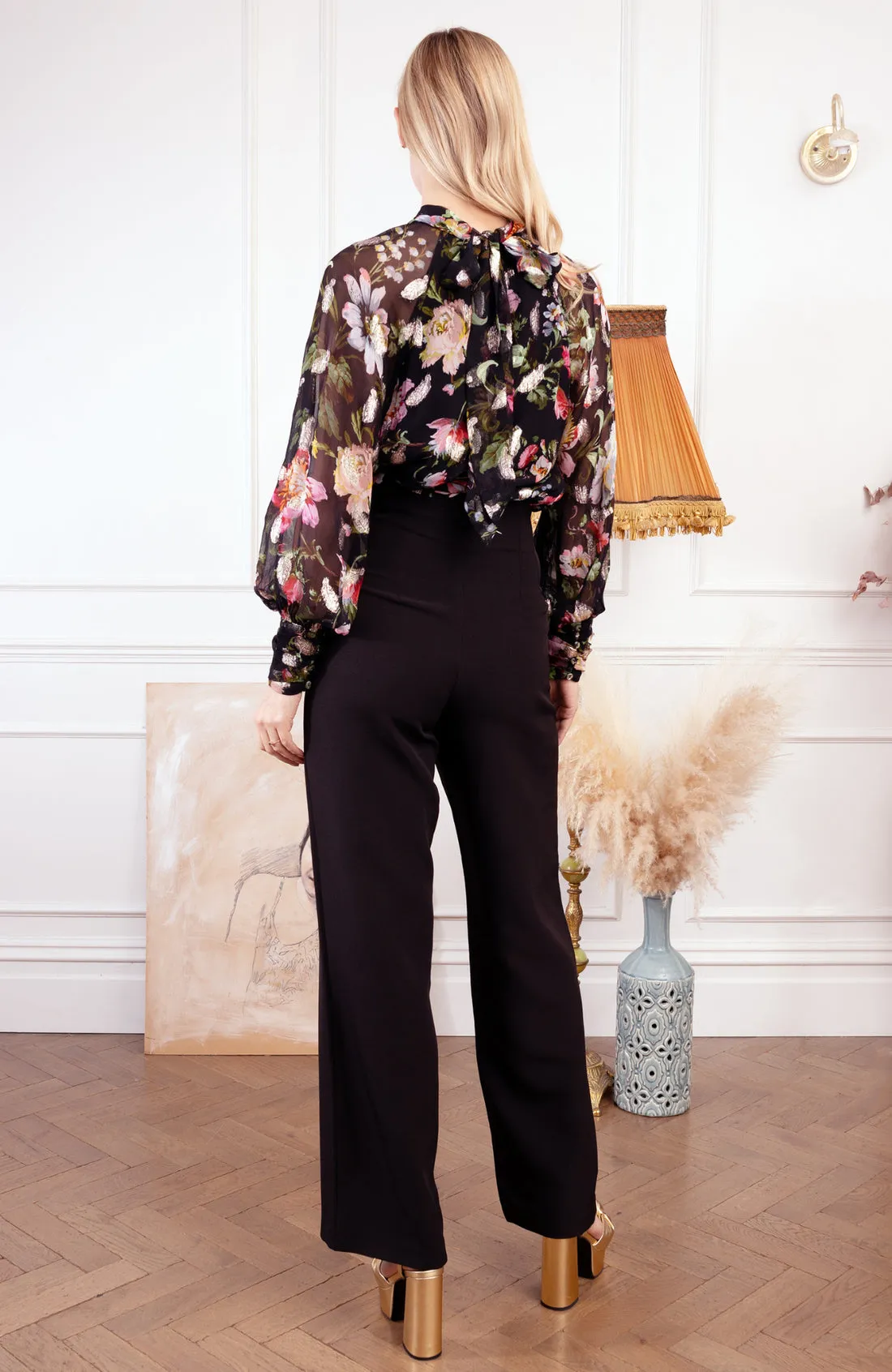 Hope & Ivy The Juni Mae Keyhole Neck Blouse In Feather Lurex